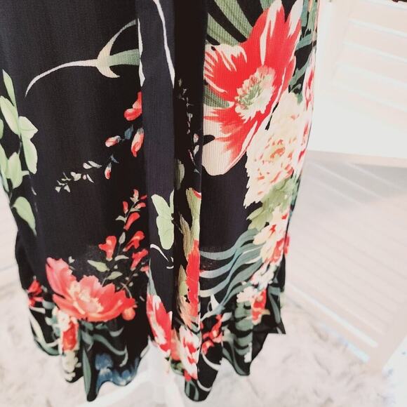 PARISIAN VINTAGE PETITE  BLACK BLUE RED FLORAL VNECK WITH RUFFLE SIZE 6 - Picture 2 of 8